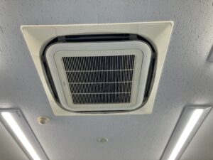 業務用エアコンクリーニング！ダイキン4方向エアコンクリーニング！
