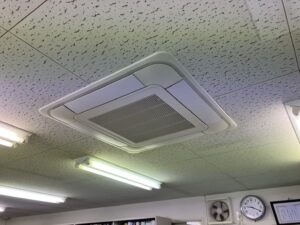 業務用エアコンクリーニング!日立４方向エアコンクリーニング！
